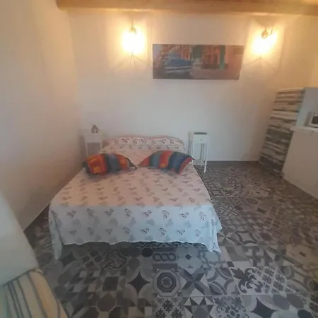 Estudio Dominicana In Albufeira Gale With Portable Ac,Wifi And Parking Place 아파트 *