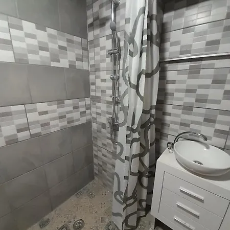 Lägenhet Estudio Dominicana In Gale With Portable Ac,wifi And Parking Place *