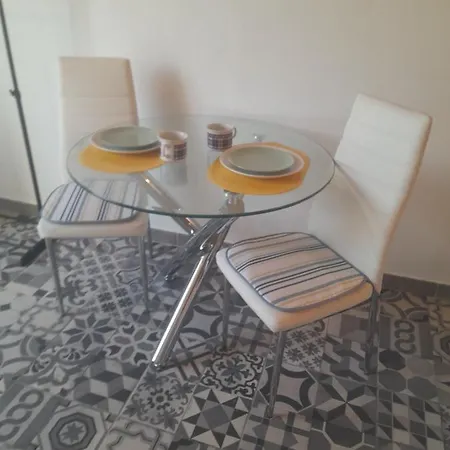 Lägenhet Estudio Dominicana In Gale With Portable Ac,wifi And Parking Place