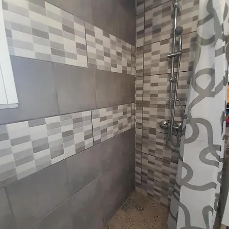 Estudio Dominicana In Gale With Portable Ac,wifi And Parking Place